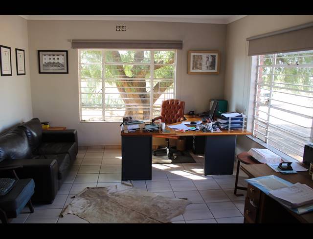 400M² BUILDING FOR SALE IN COLESBERG INDUSTRIAL